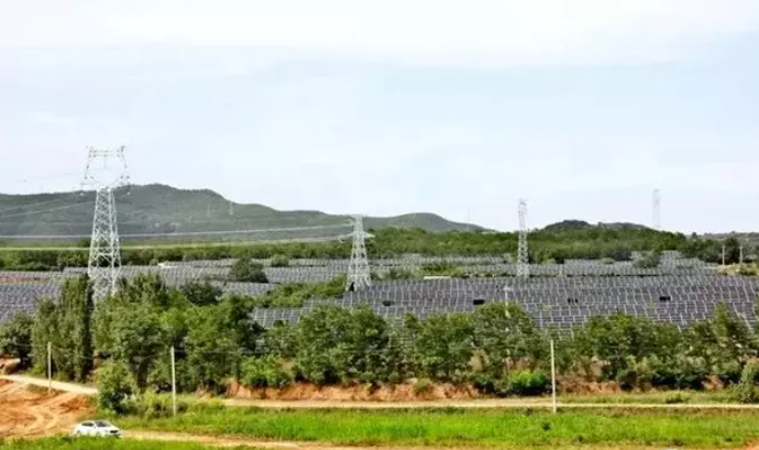 中國(guó)十三省最大光伏電站在這里！欽州康熙嶺的光伏電站能排上號(hào)了嗎？